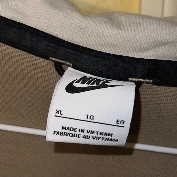 Nike Kids Sportswear Tech Fleece Tan White Active Zip Up Hooded Jacket Size XL - Picture 11 of 13